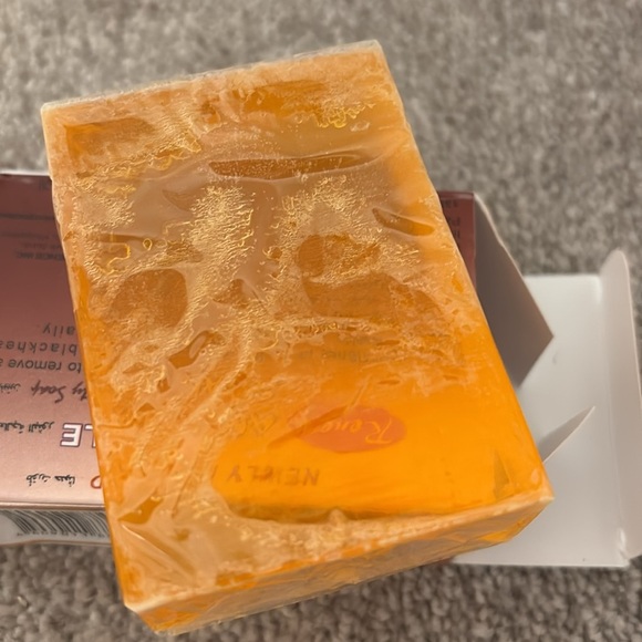 Anti-Pimple Soap - Brown - Picture 5 of 7